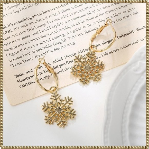 🛑SOLD🛑🌟𝑺𝑨𝑳𝑬🌟2 𝒇𝒐𝒓 $12 - NEW In Box Gold  Snowflake Dangle Earrings - Picture 2 of 6